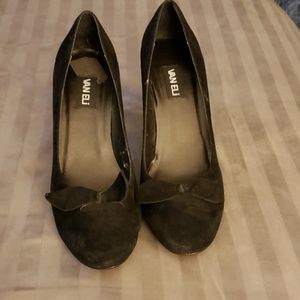 13M Vaneli Black Suede Heels